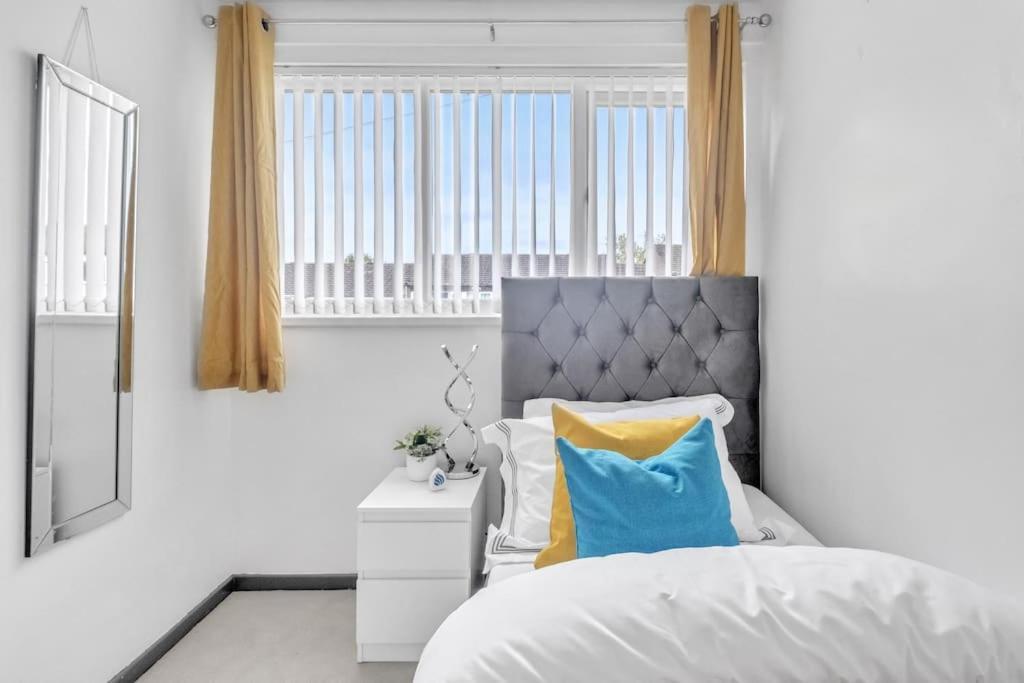 Stylish 3 Bed In Great Location - Bta Homes Serviced Apartment Wolverhampton